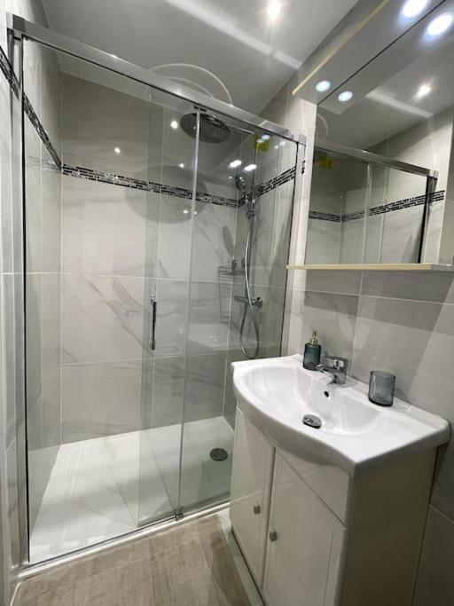 Appartement Cosy Et Moderne Proche De Disneyland Bussy-Saint-Georges Zewnętrze zdjęcie