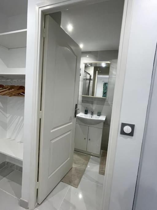 Appartement Cosy Et Moderne Proche De Disneyland Bussy-Saint-Georges Zewnętrze zdjęcie