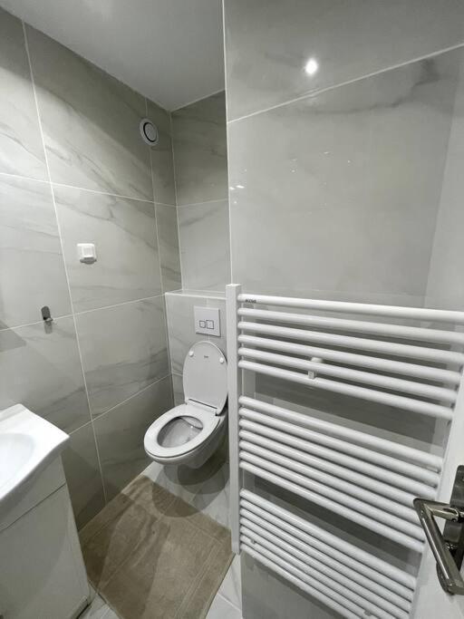 Appartement Cosy Et Moderne Proche De Disneyland Bussy-Saint-Georges Pokój zdjęcie